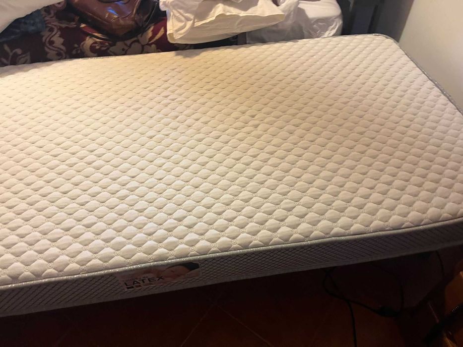 CAMA ARTICULADA COM MOTOR (como nova) + Colchão Látex