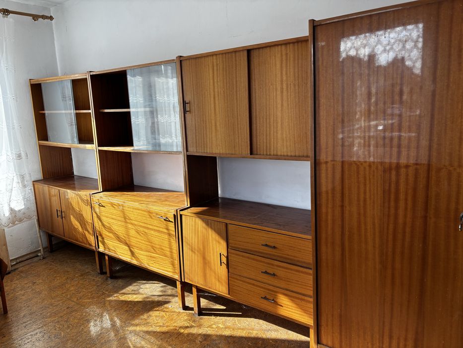 Stare meble drewniane na wysoki polysk