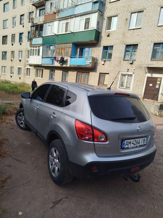 продати автомобіль NISSAN