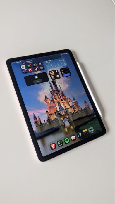 iPad Air 5 (M1) 256GB Rosa + Apple Pencil 2 + Capa | Como Novo