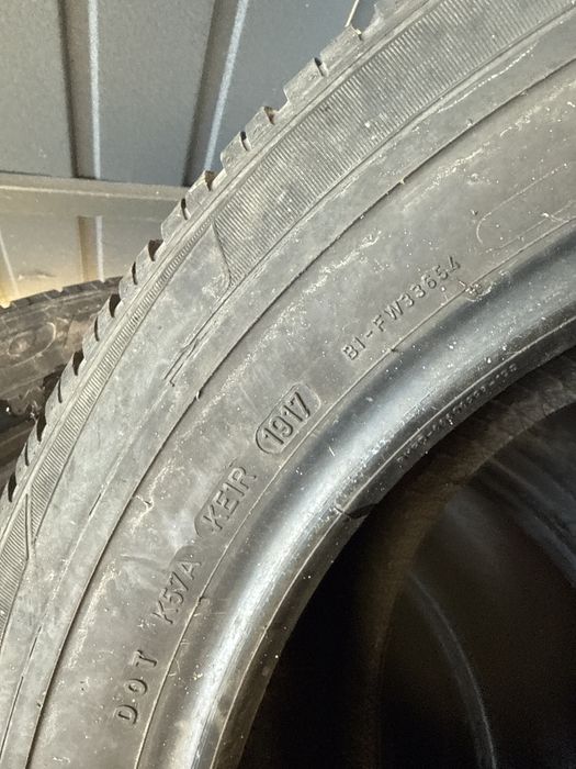Шини резина 235/55/17 r17 Dunlop пара зимні
