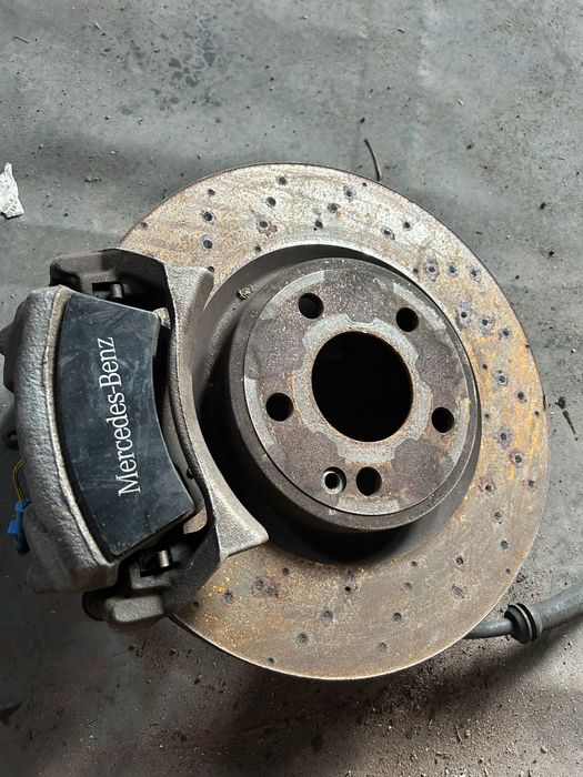 Mercedes cla w117 zacisk z tarcza prawy 320mm