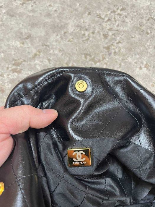 Сумка chanel medium 22 из черной телячьей кожи