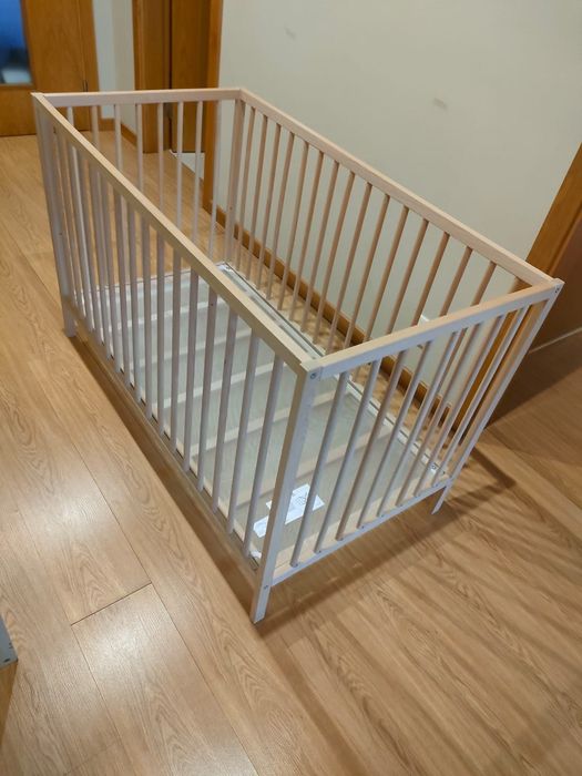 Cama de grades do Ikea