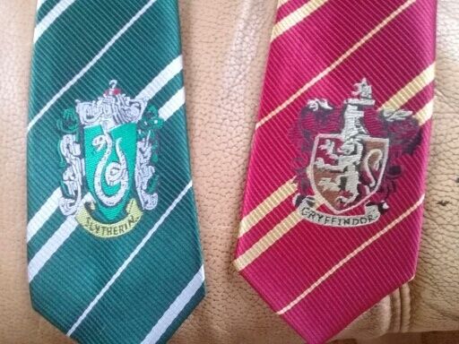 Gravatas Harry Potter - Gryffindor, Slytherin, Hufflepuff e Ravenclaw