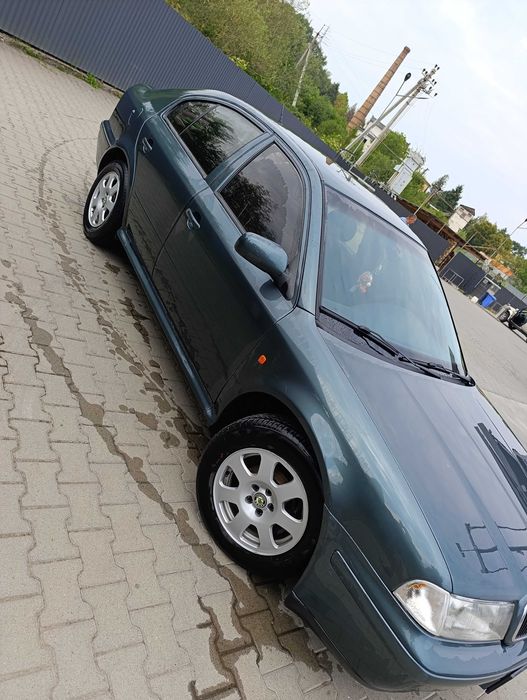 Продам автомобіль Шкода Тур