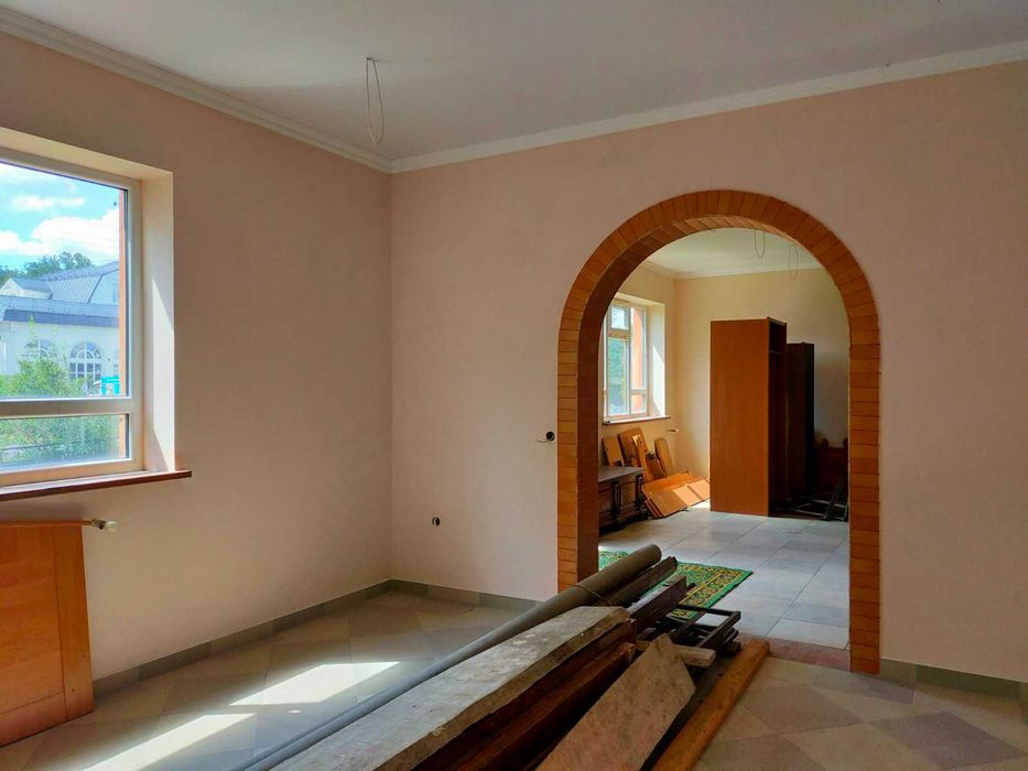 Продається двоповерховий житловий будинок