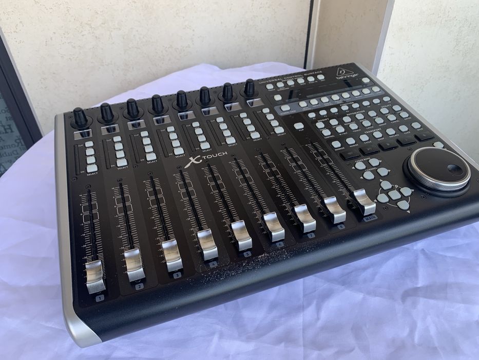 Controlador Behringer X-Touch