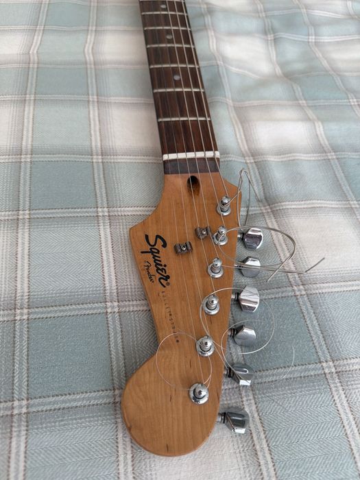 Fender squier strat
