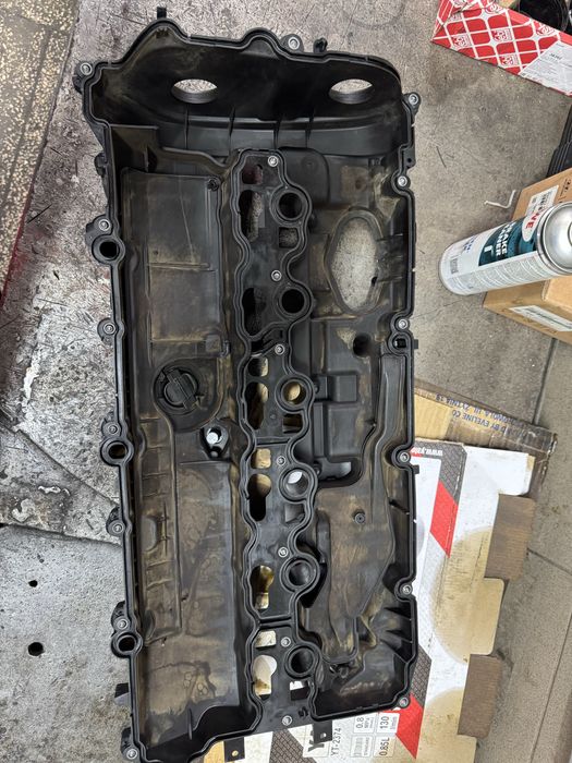 Клапанная крышка b58b30a