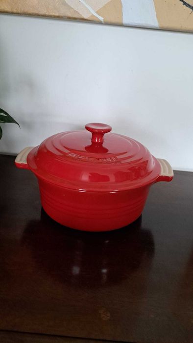 Le Creuset – ceramiczne naczynie z pokrywką 24 cm, czerwone