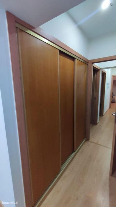 Quarto - localizado em Chelas Lisbon