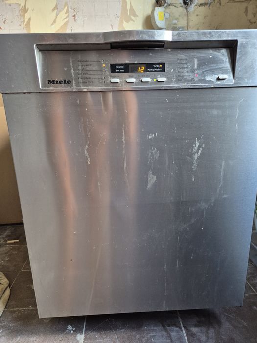 Zmywarka Miele. Błąd f11.