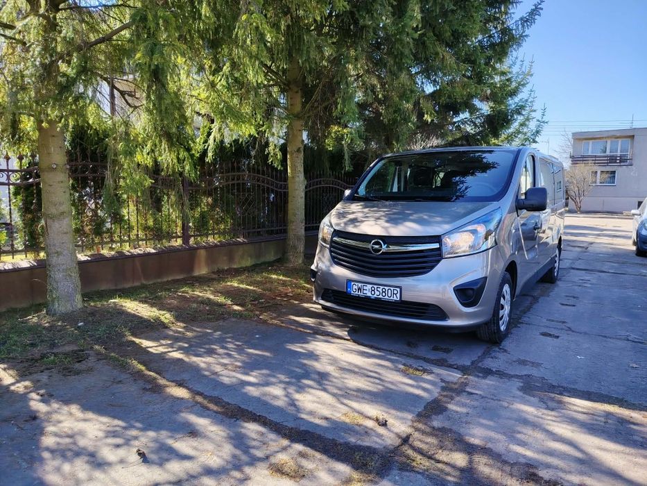 Opel Vivaro Long 9 osobowy 2017r.