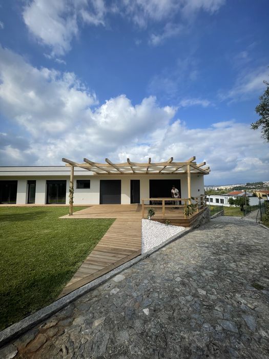 Construcao de areas exteriores em madeira (trabalho profissional)