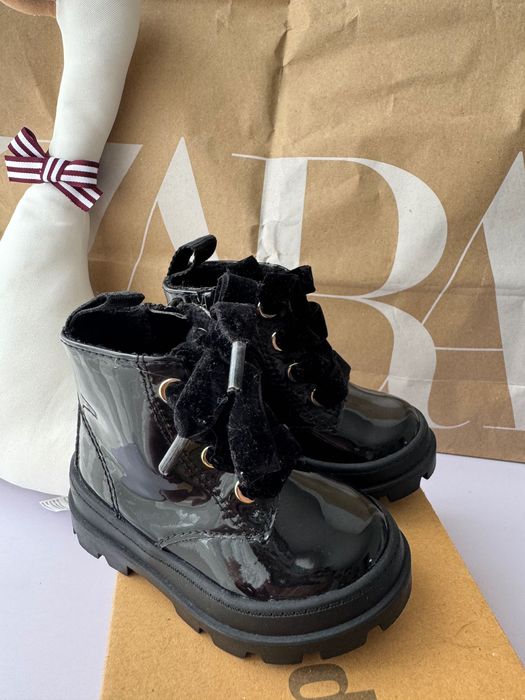Дитячі чобітки з лакованої штучної шкіри h&m розмір 18/19 устілка 12,4 см