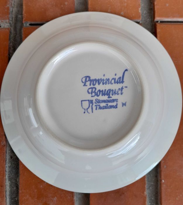 Tigelas porcelana inglesa e tailandesa