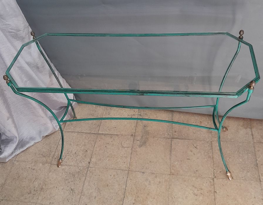 Mesa com tampo em vidro