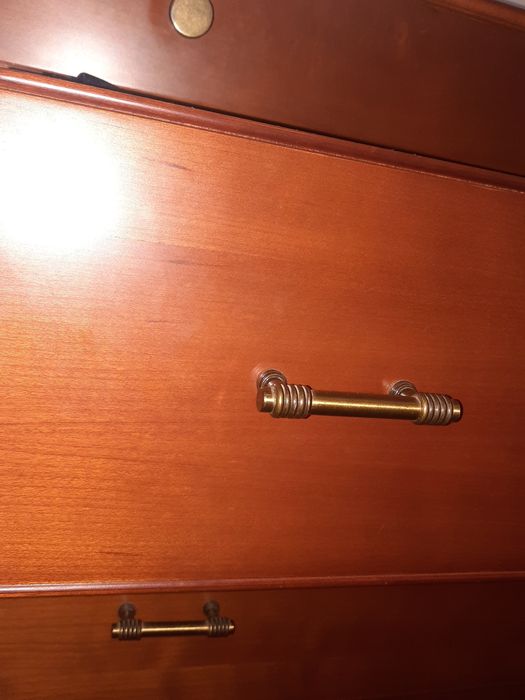 Quarto completo, cama casal  mesas cabeira e cómoda