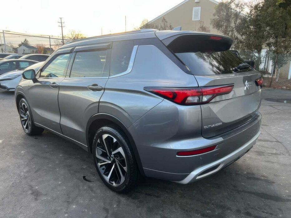 Mitsubishi outlander      2022