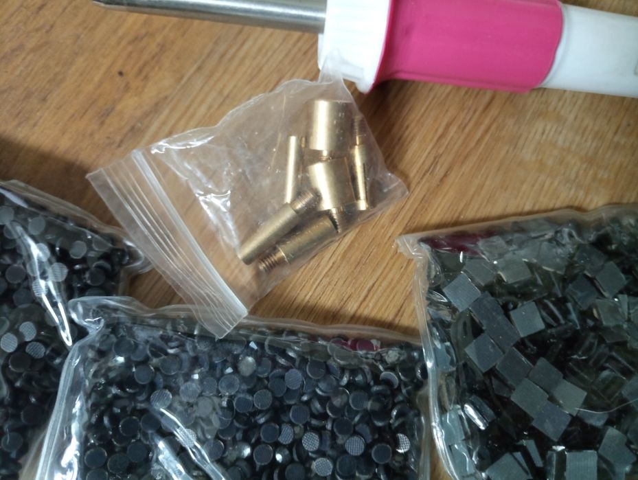 Máquina de aplicar brilhantes