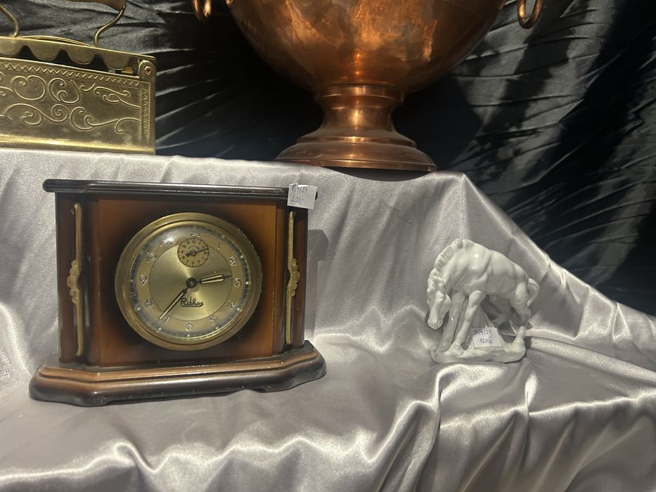 szkło artystyczne, miedź, mosiądz, ceramika i drewno