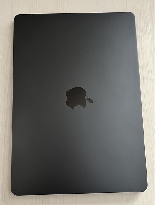 ЗАМОВЛЕНИЙ! Macbook Aip M2 13.6 2022 залитий екран