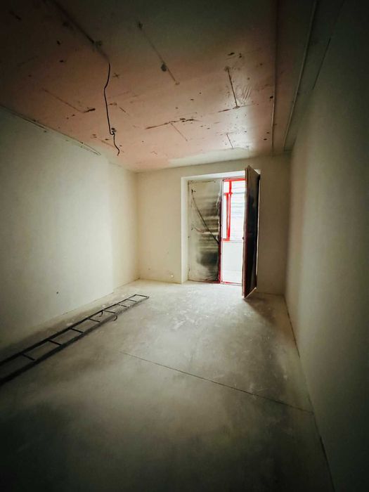 Продається двоповерхова квартира в центрі.