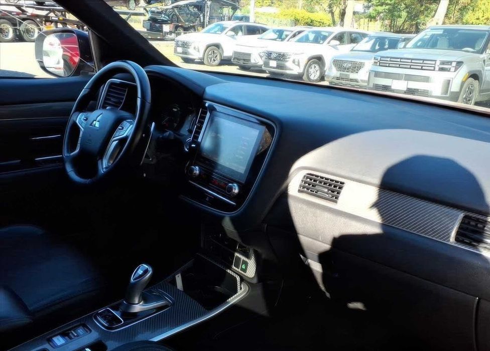 Mitsubishi Outlander PHEV SEL      2022