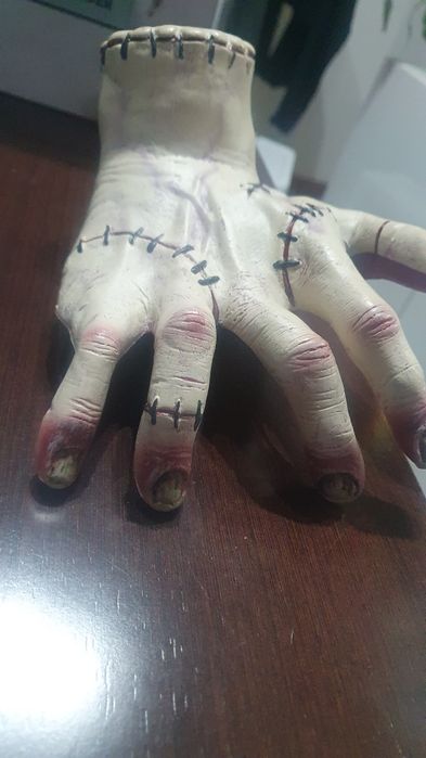 Mão da vandinha (wednesday)