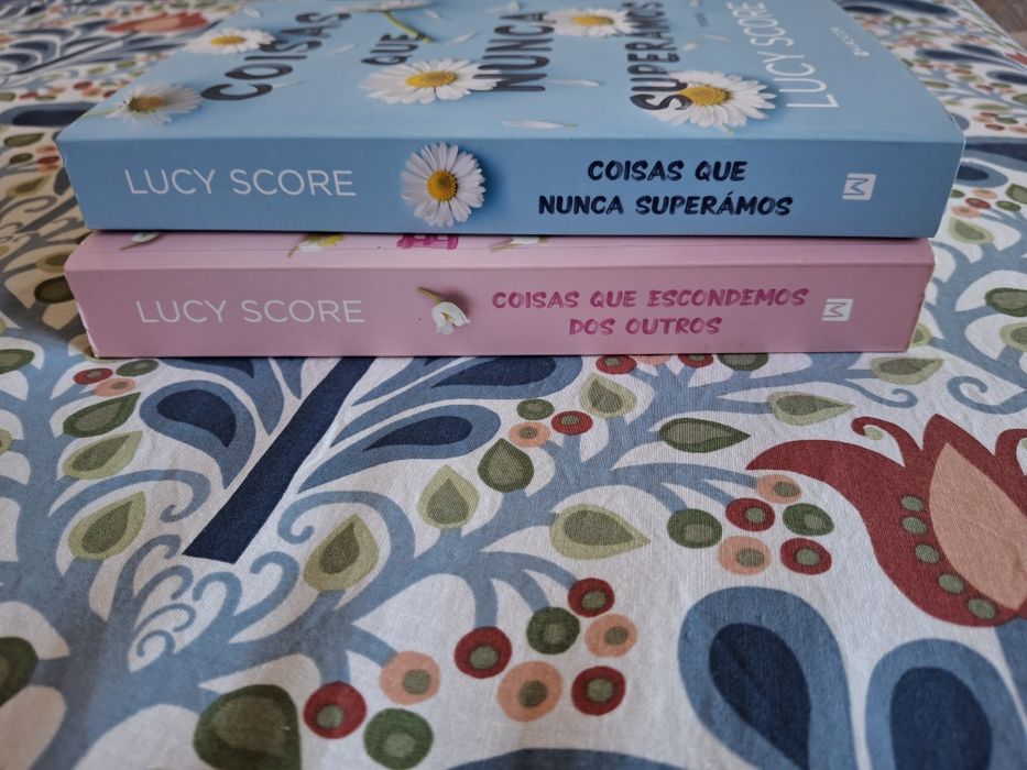 Livros "Coisas que nunca superámos" e " Coisas  que escondemos dos outros"
