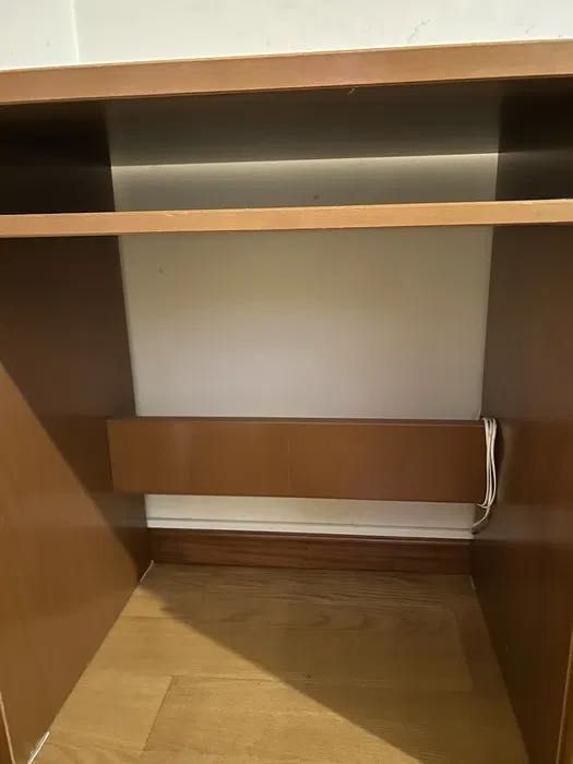 mesa de escritório com cadeira