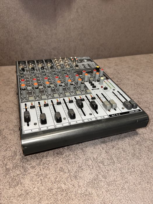 Мікшерний пульт BEHRINGER XENYX 1204FX