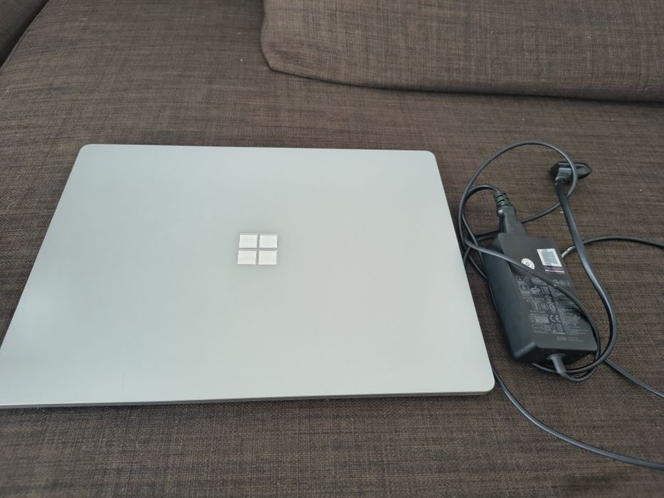 Microsoft Surface Laptop 5  i5 12gen 13.5"