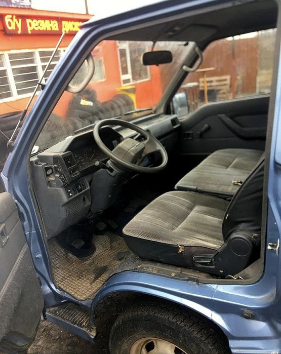 Бус Mitsubishi L300