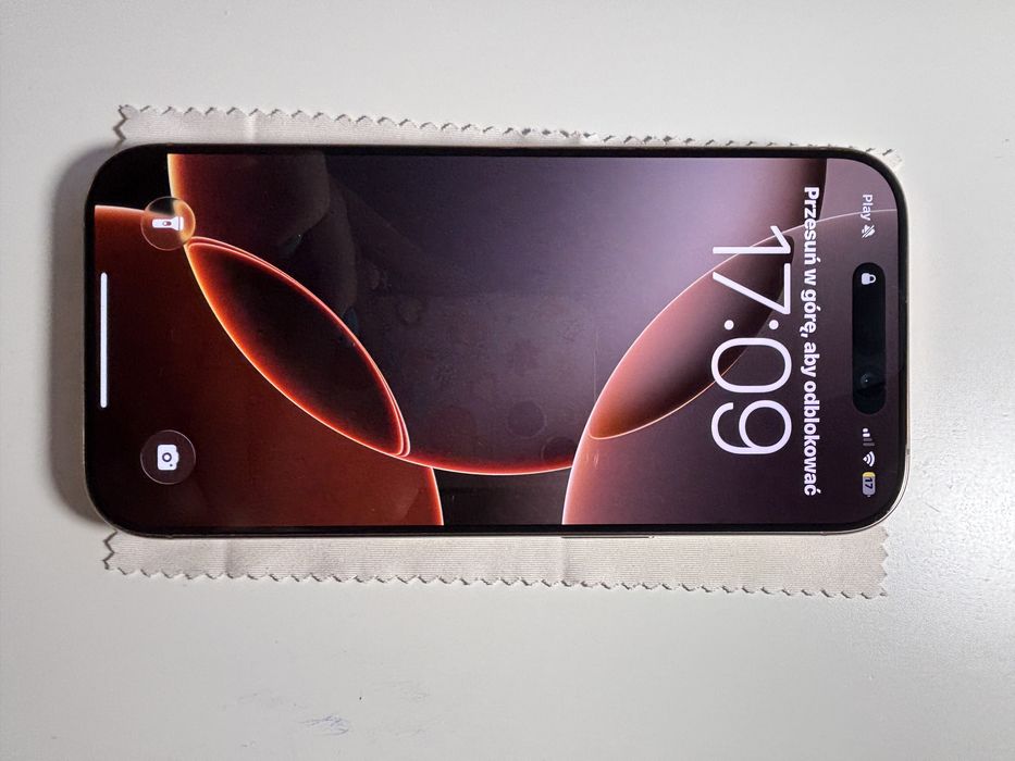 Iphone 16 pro 256gb pustynny tytan