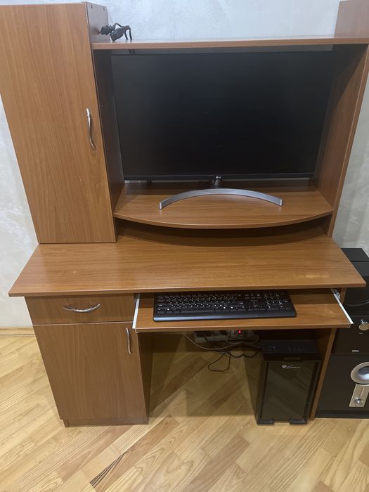 Компютерний стіл