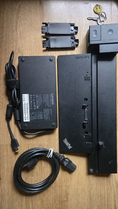 Zestaw dokujący z zasilaczem plus tacki do Lenovo Thinkpad P50 P51 P70 P71