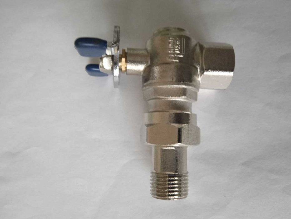Краны поливочные шаровые с носиком, угловые и прямые 1/2", 3/4".