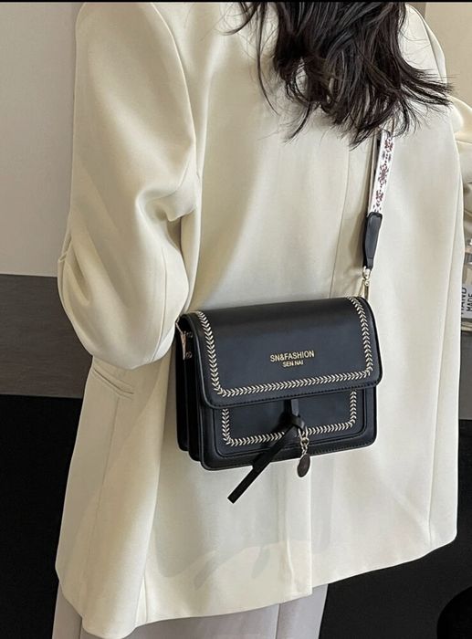 Torebka Damska na ramię czarna pasek folklor napisy