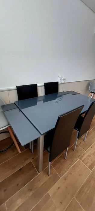 Mesa de cozinha e 4 cadeiras