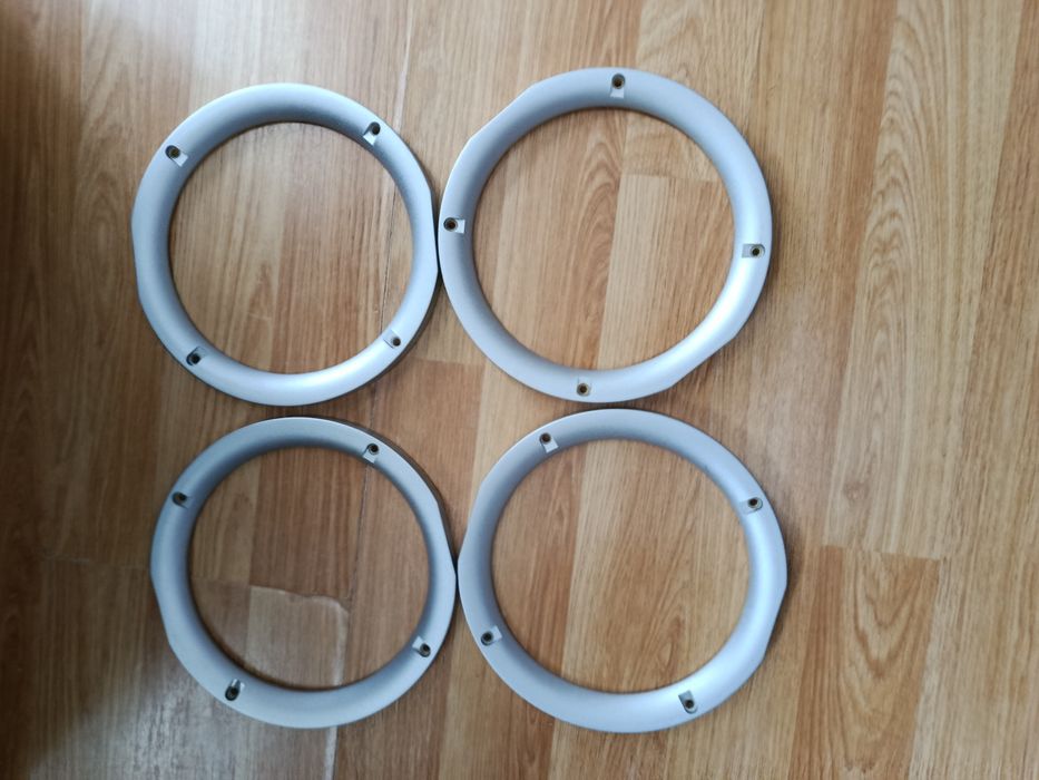 Kolumny głośnikowe na części