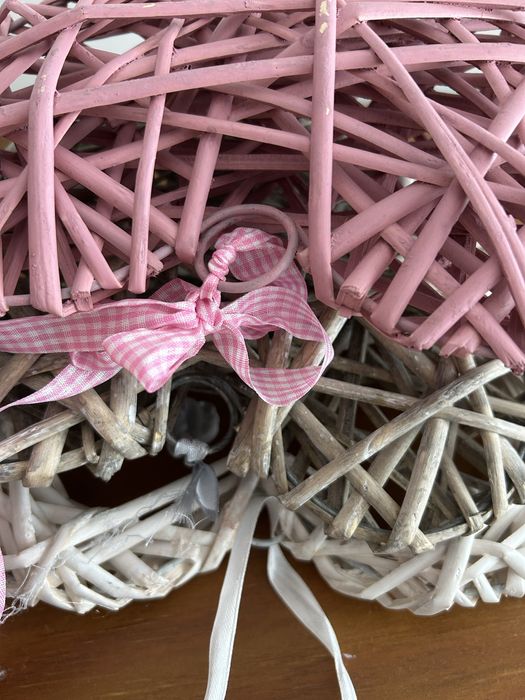 3 corações decorarivos em vime