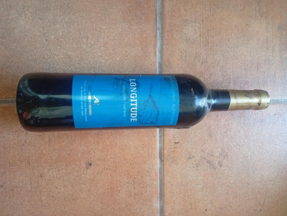Vinhos antigos de várias regiões e castas