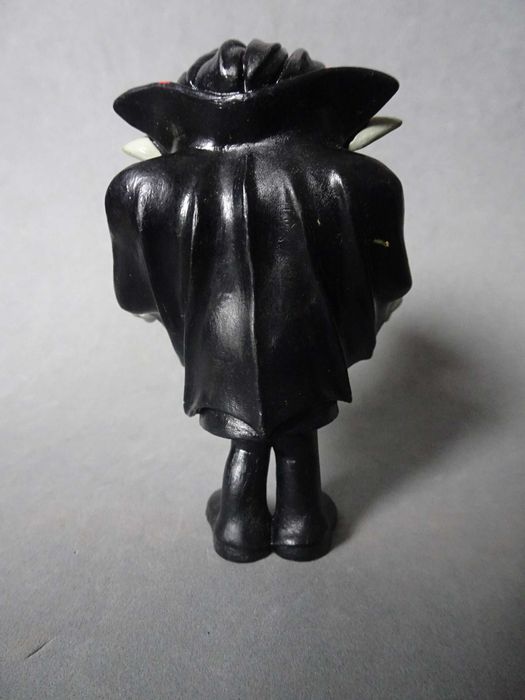 PVC Maia Borges - coleção Monstros - Drácula