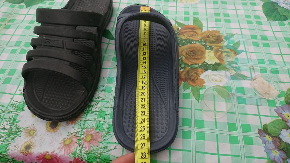 Тапочки пена 2 правых (даром)