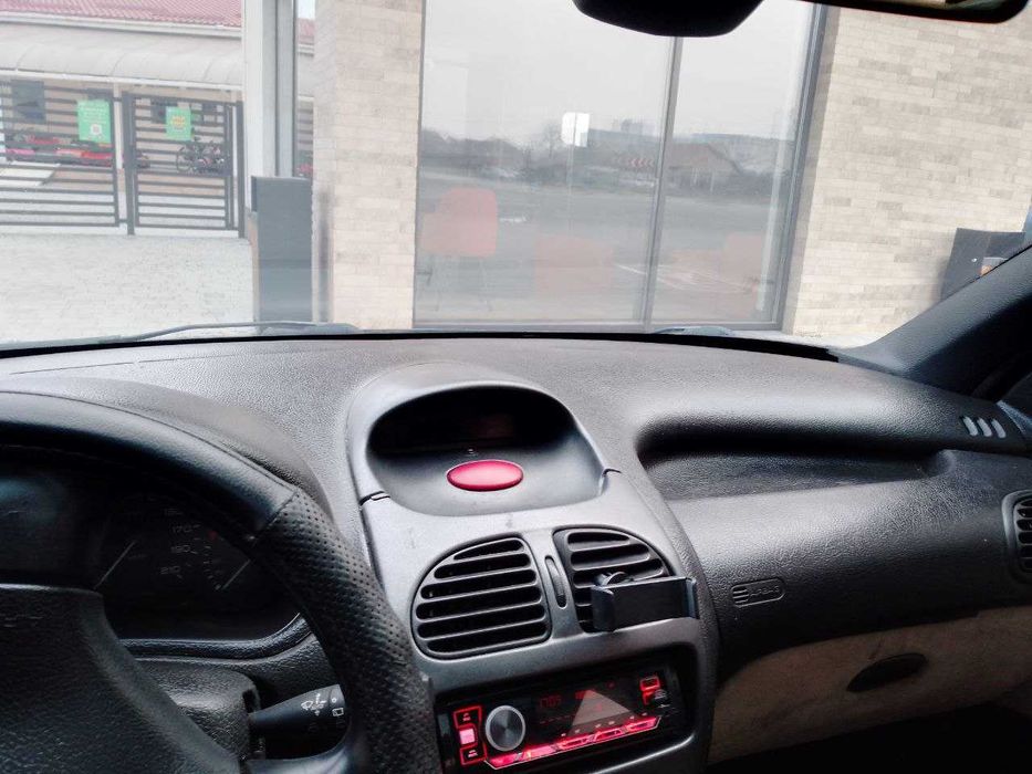 Продам надійне авто Пежо 206