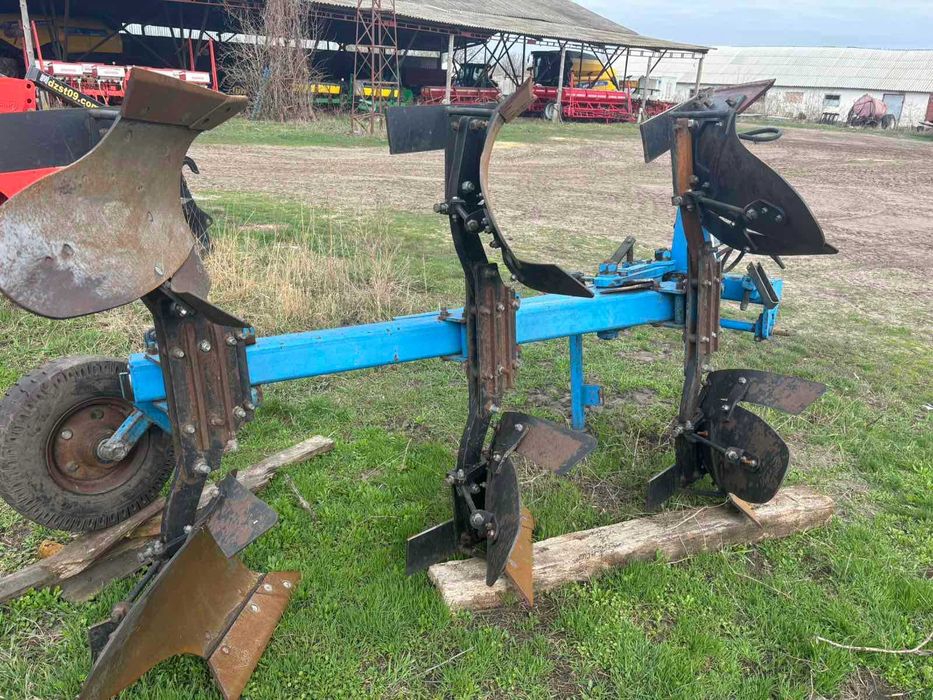 Плуг оборотний ПОН-3. Робочий стан.