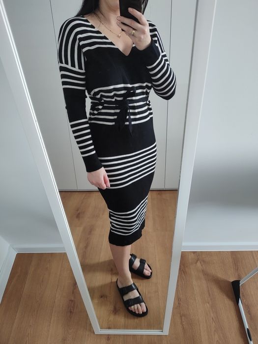 Sukienka sweterkowa Diverse