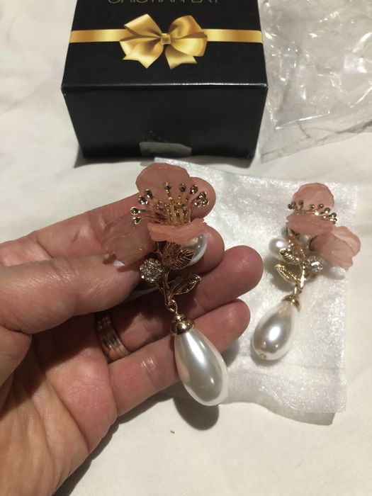 Brincos novos de cerimonia